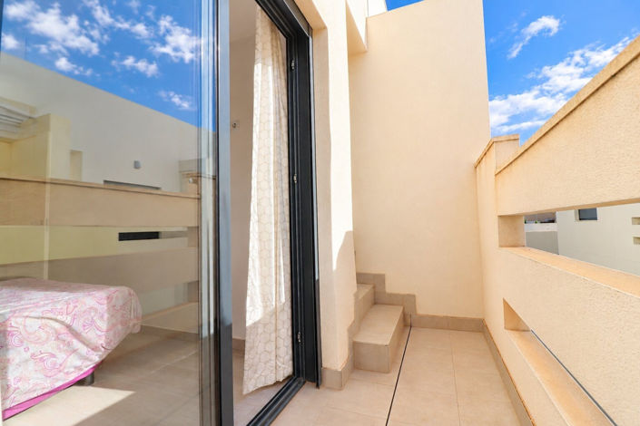 Image No.16-3 Bed Townhouse for sale