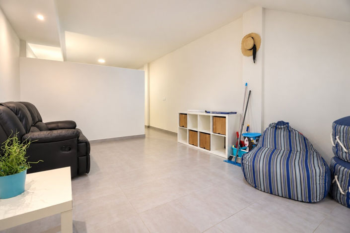 Image No.19-3 Bed Townhouse for sale