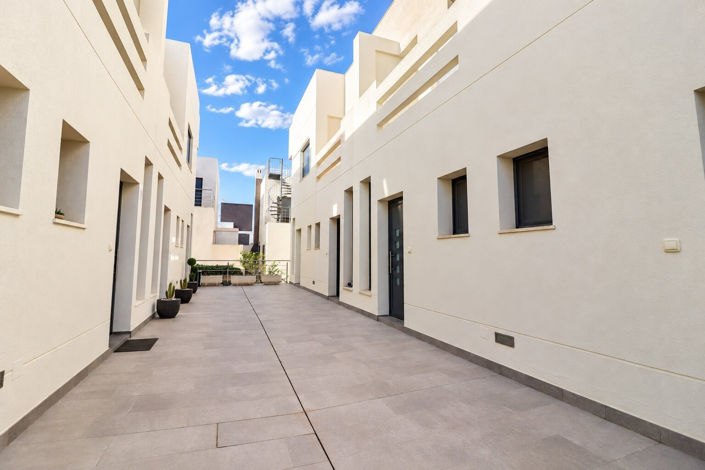 Image No.24-3 Bed Townhouse for sale