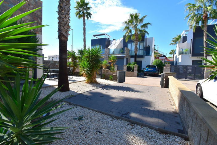Image No.25-3 Bed Quad for sale