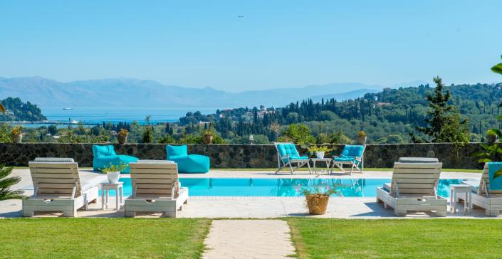 Image No.2-Villa de 6 chambres à vendre à Gastoúri