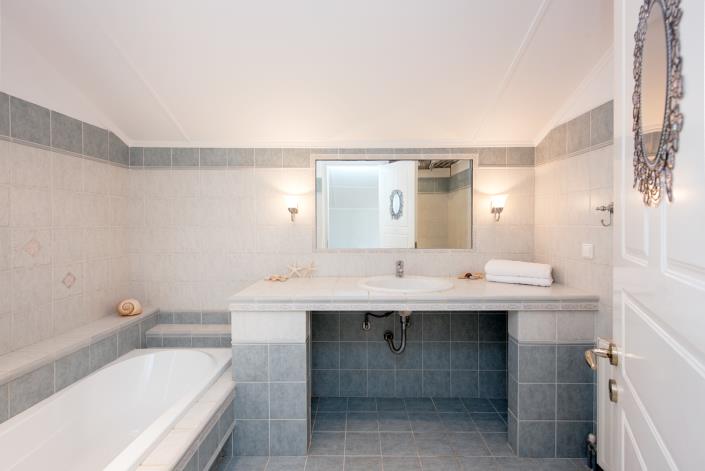 Image No.13-Villa de 6 chambres à vendre à Gastoúri