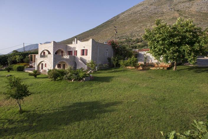 Image No.2-Maison / Villa de 6 chambres à vendre à Oitylo