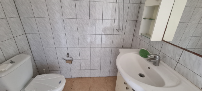 Image No.8-2 Bed House for sale