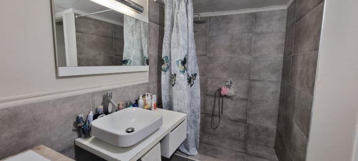 Image No.5-2 Bed House for sale