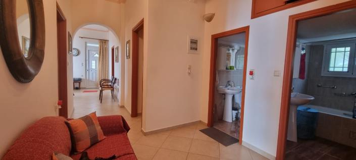 Image No.18-4 Bed House for sale