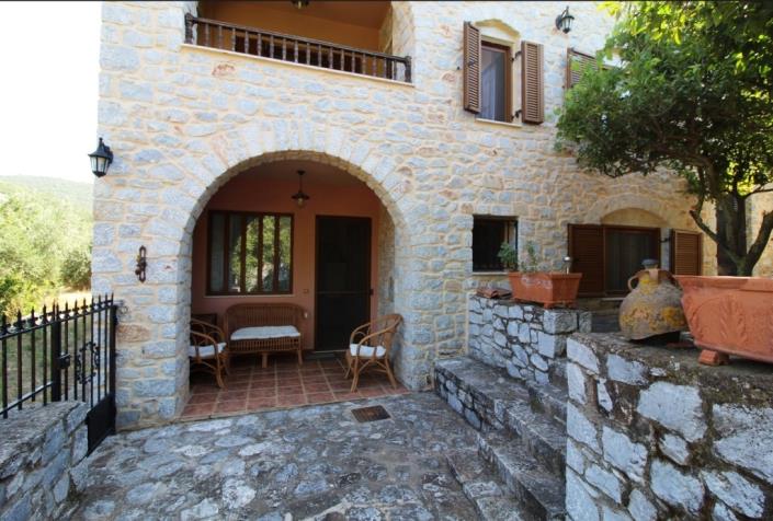 Image No.2-4 Bed Country House for sale