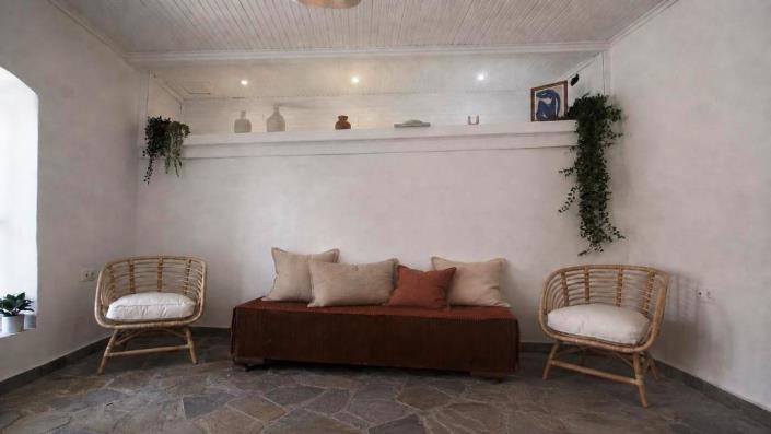 Image No.4-2 Bed House for sale