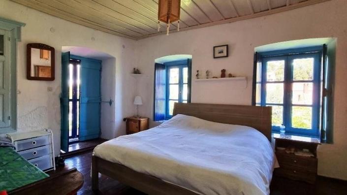 Image No.9-4 Bed Village House for sale