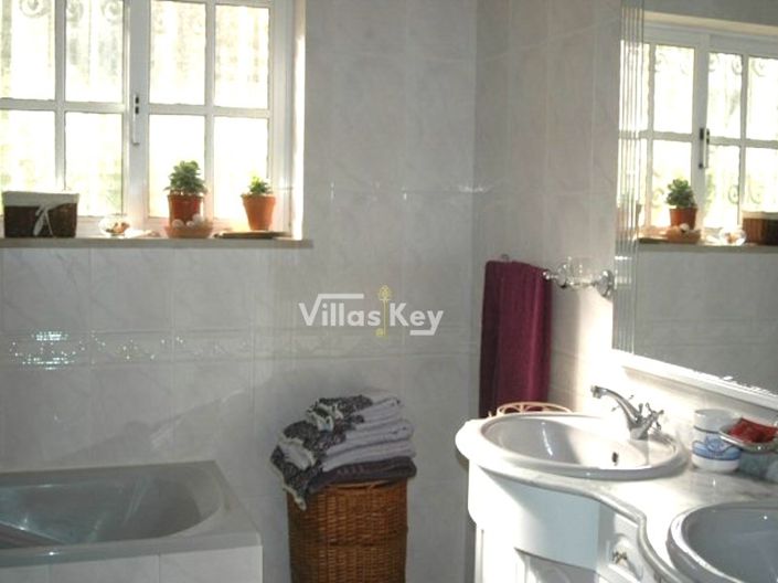 Image No.13-4 Bed House for sale