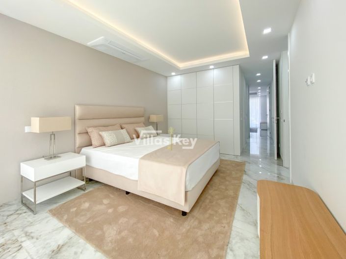 Image No.18-4 Bed Apartment for sale