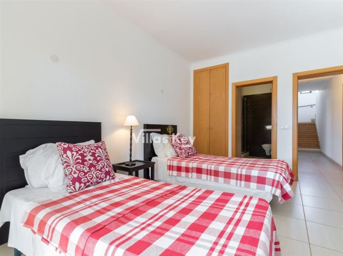 Image No.26-4 Bed House for sale