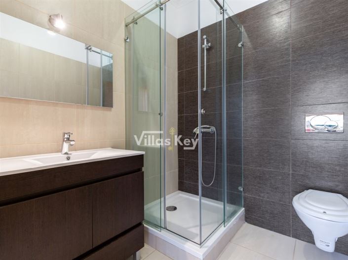 Image No.27-4 Bed House for sale