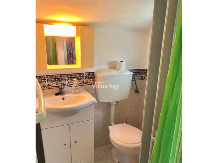 Image No.76-9 Bed Commercial for sale