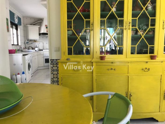 Image No.81-9 Bed Commercial for sale