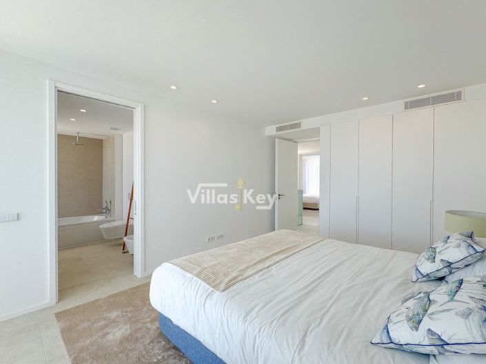 Image No.15-3 Bed House for sale