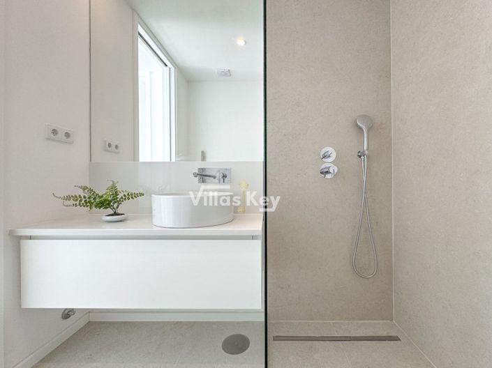 Image No.21-3 Bed House for sale