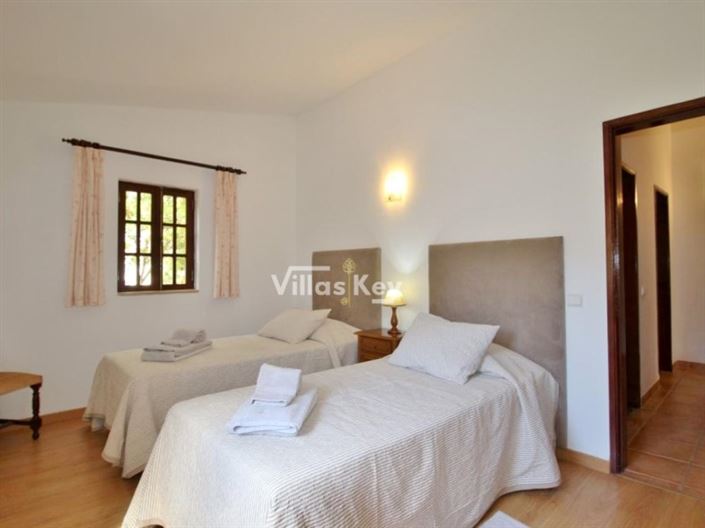 Image No.25-9 Bed House for sale