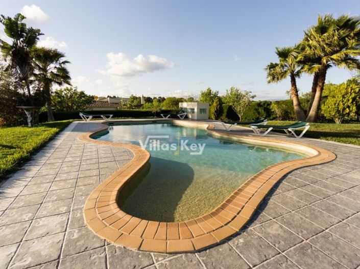 Image No.1-9 Bed House for sale