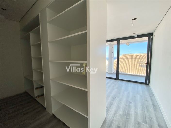 Image No.14-4 Bed Apartment for sale