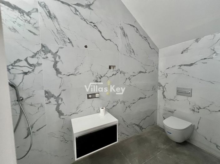 Image No.13-4 Bed House for sale