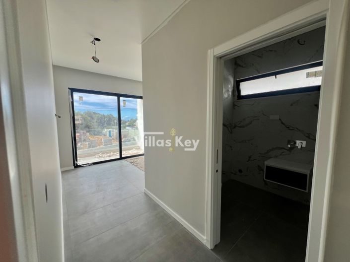 Image No.23-4 Bed House for sale