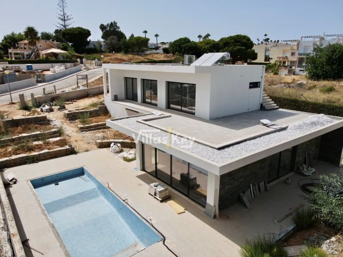 Image No.26-4 Bed House for sale