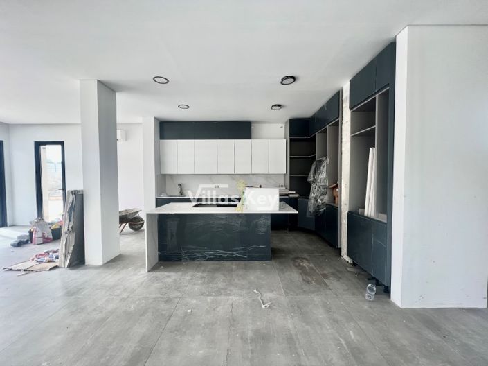 Image No.5-4 Bed House for sale