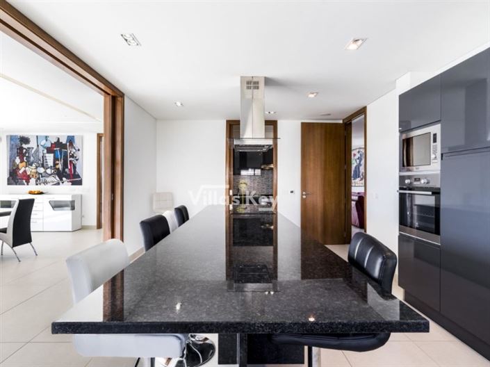 Image No.23-5 Bed House for sale