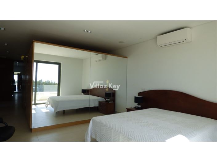 Image No.26-5 Bed House for sale