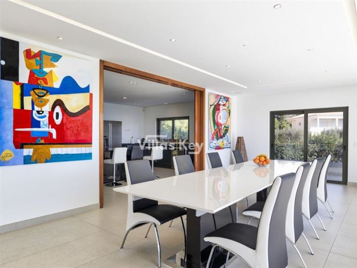 Image No.8-5 Bed House for sale