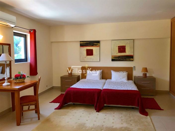 Image No.30-5 Bed House for sale