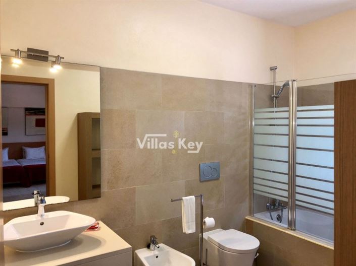 Image No.31-5 Bed House for sale