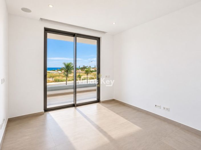 Image No.21-2 Bed Apartment for sale