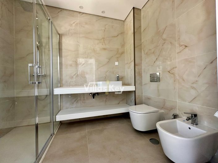 Image No.12-Commercial de 6 chambres à vendre à Lagos