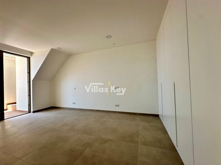 Image No.16-Commercial de 6 chambres à vendre à Lagos