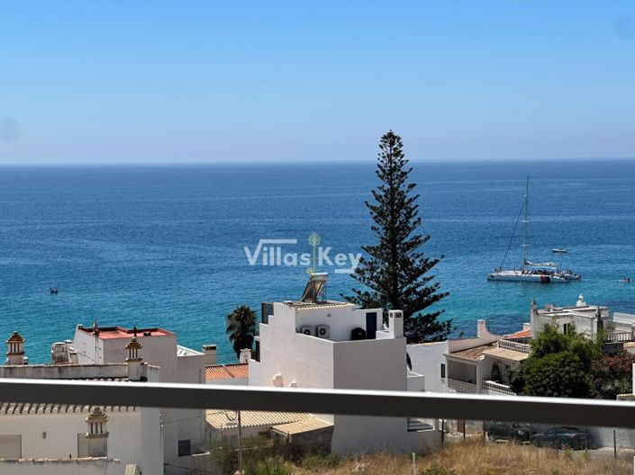 Image No.2-Commercial de 6 chambres à vendre à Lagos