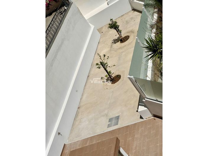 Image No.20-Commercial de 6 chambres à vendre à Lagos