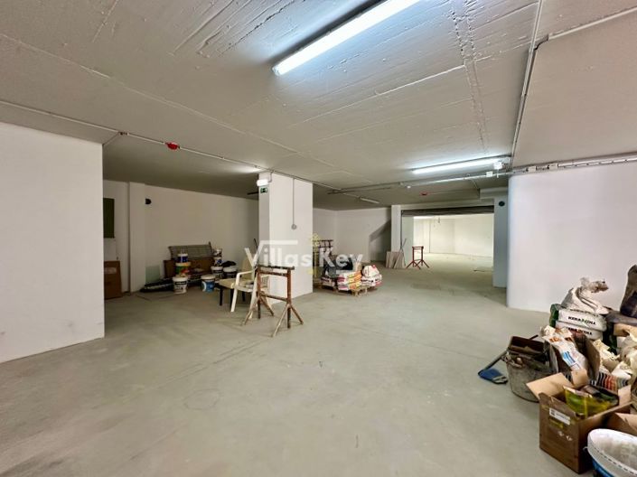 Image No.33-Commercial de 6 chambres à vendre à Lagos