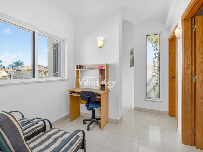 Image No.18-4 Bed House for sale