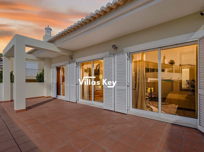 Image No.26-4 Bed House for sale