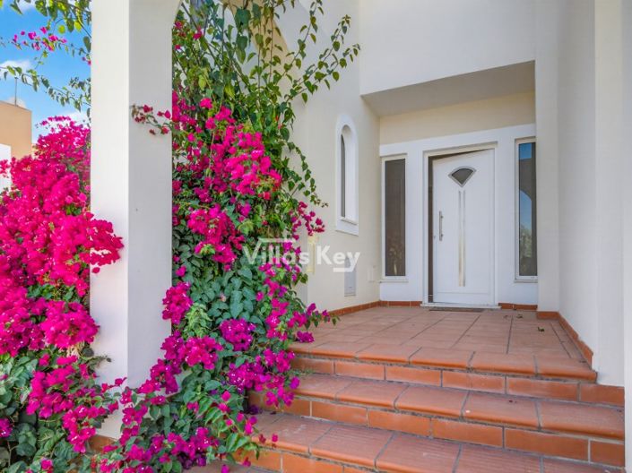 Image No.3-4 Bed House for sale