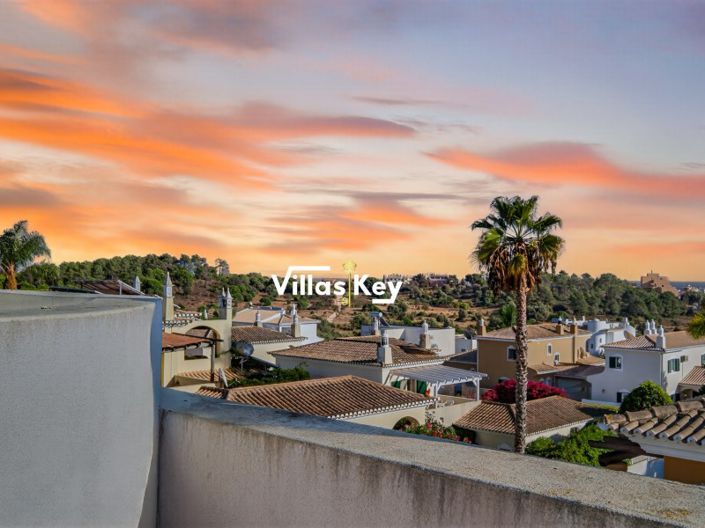 Image No.37-4 Bed House for sale