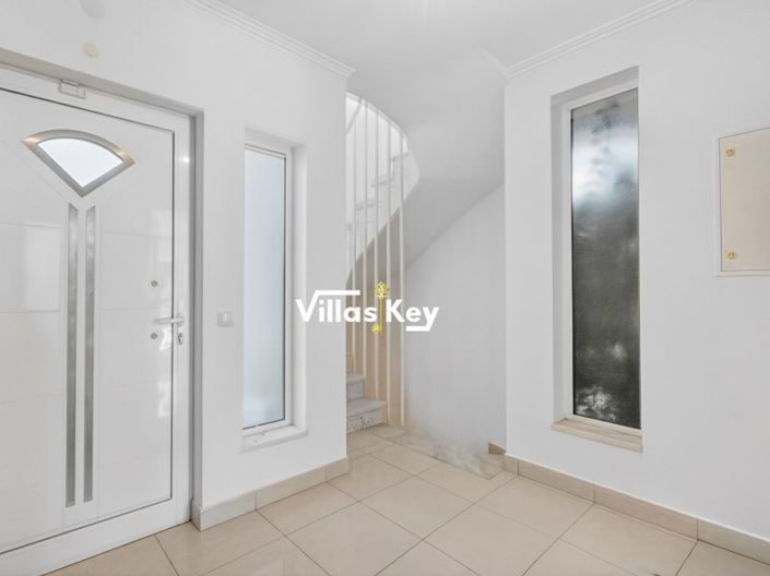 Image No.4-4 Bed House for sale