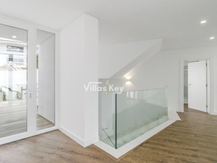 Image No.10-4 Bed House for sale