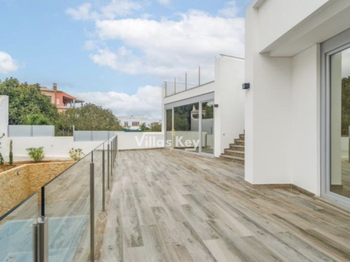 Image No.12-4 Bed House for sale