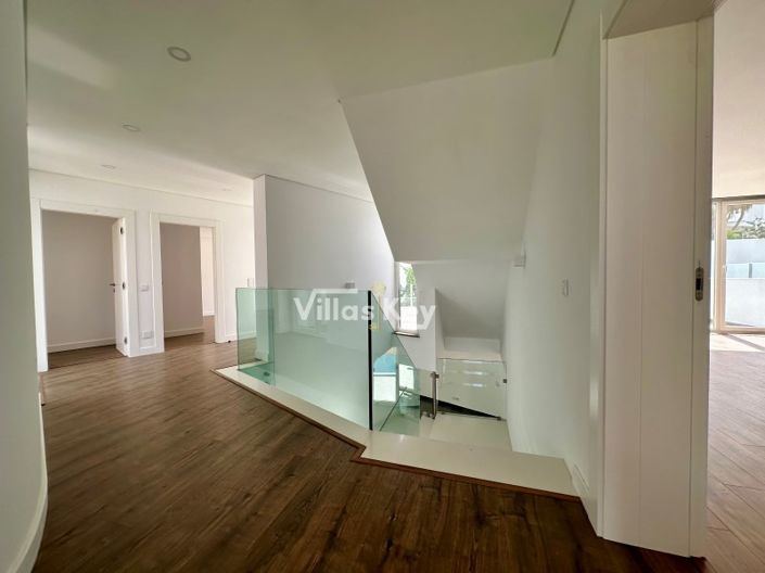 Image No.19-4 Bed House for sale