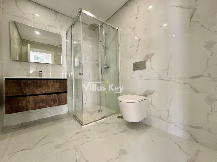 Image No.25-4 Bed House for sale