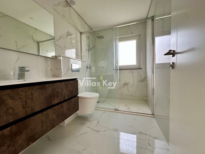 Image No.27-4 Bed House for sale