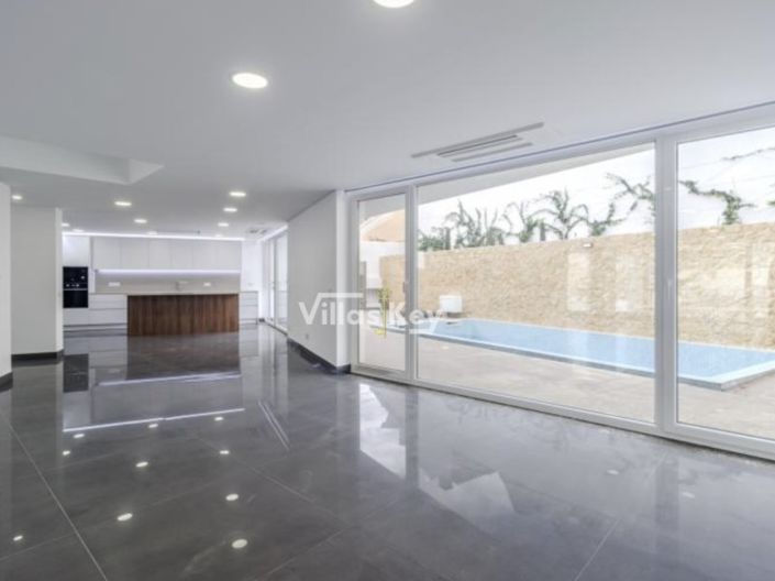 Image No.3-4 Bed House for sale